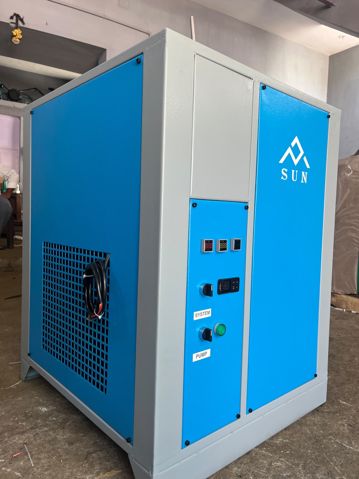 SUN air-cooled chiller side view showing condenser fan grille
