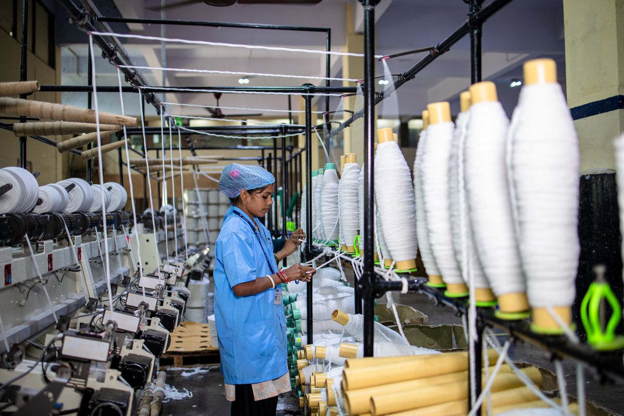 Textile spinning mill with ring frames